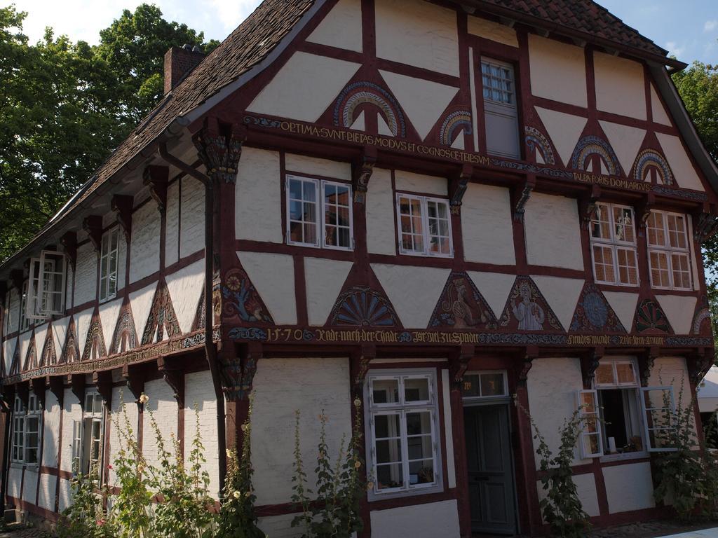 Klosterkrug Apartments Линебург Экстерьер фото